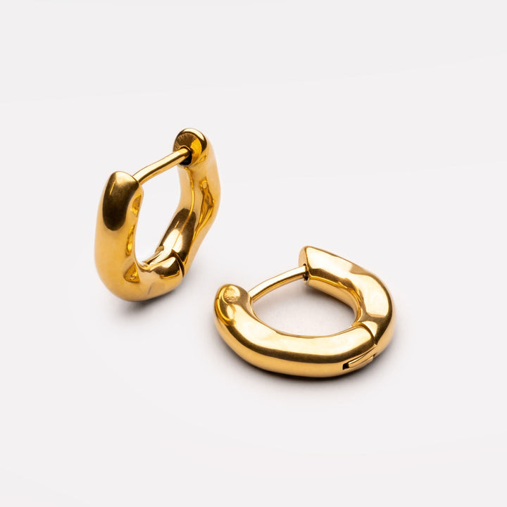 Wellenförmige Creolen