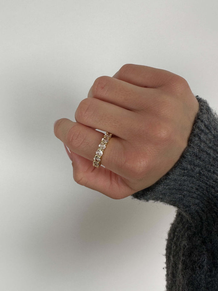 Amia Strahlender Zirkonia Bandring