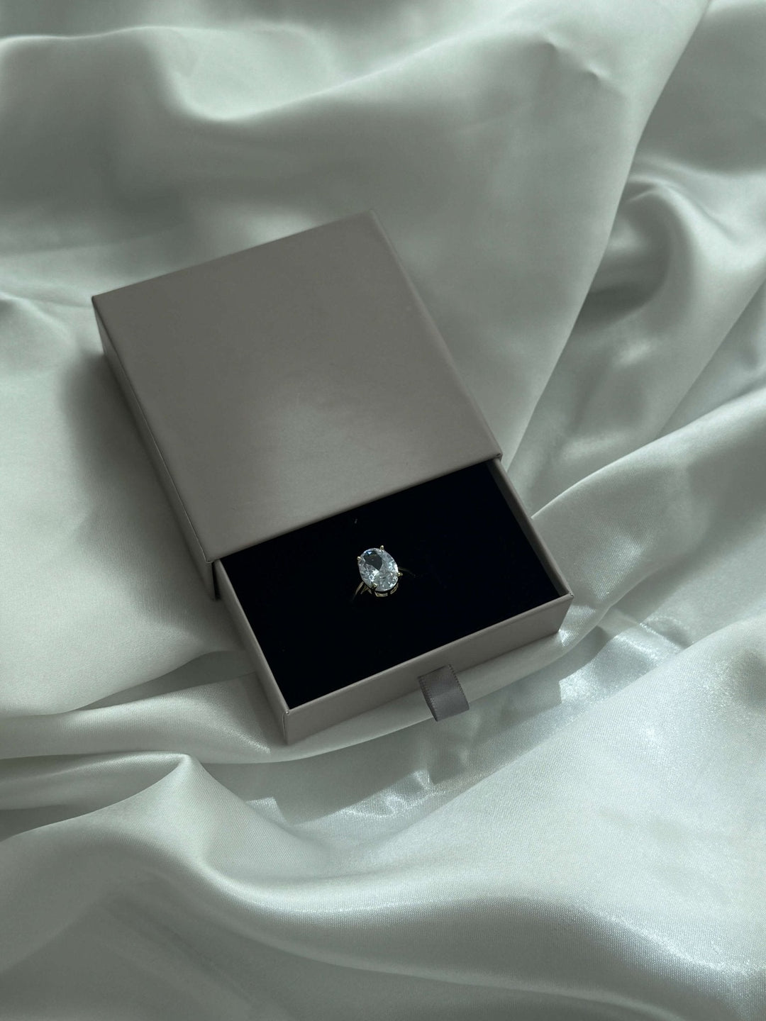 Avianna Oval Zirkonia Bandring