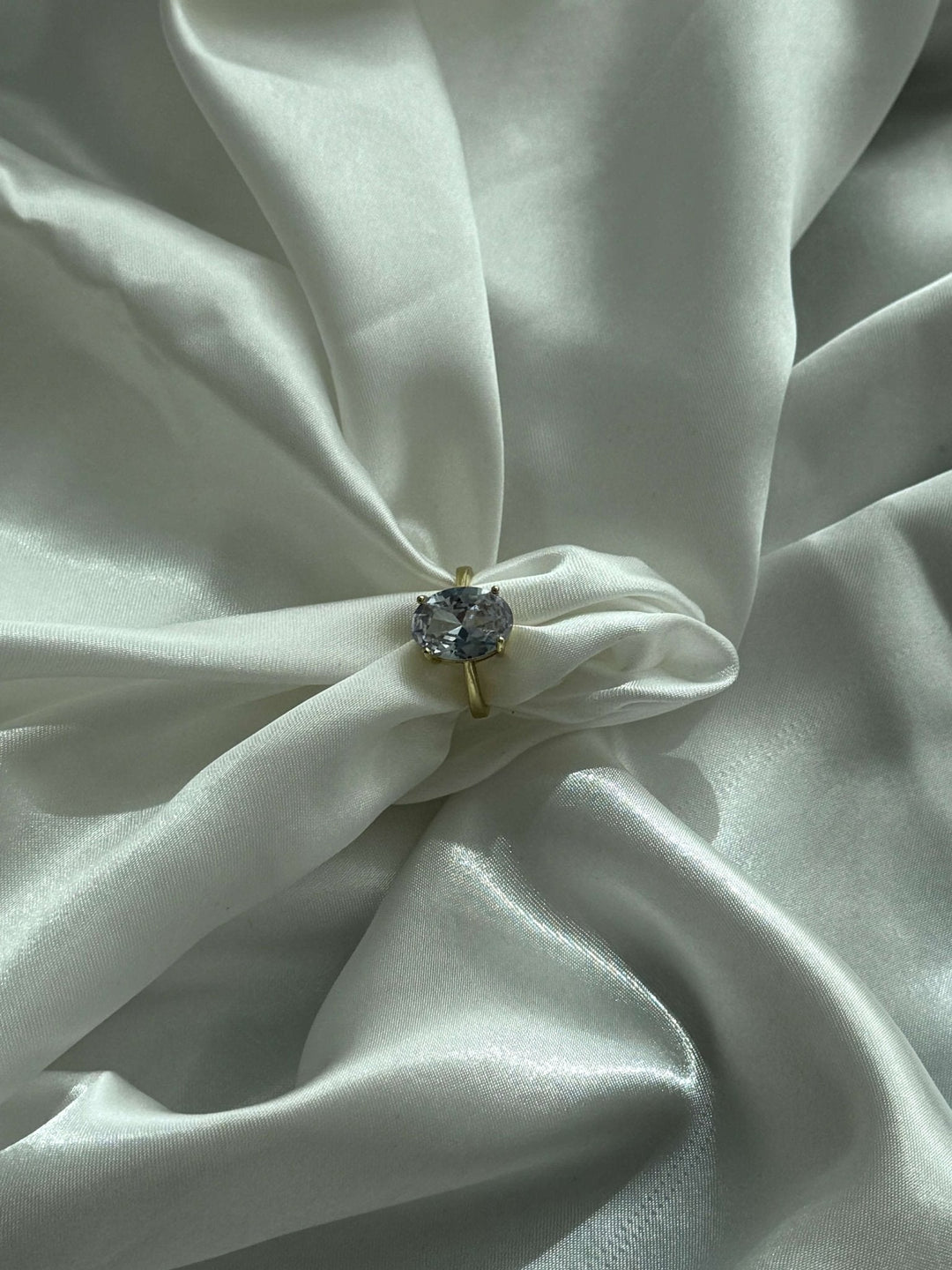 Avianna Oval Zirkonia Bandring