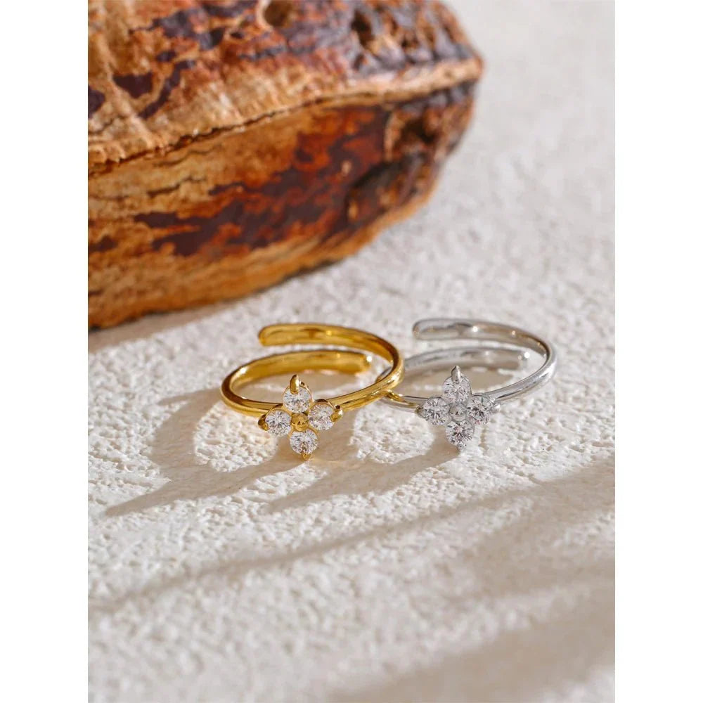 Desiree - Verstellbarer Edelstahl Blumenring mit funkelndem Zirkonia