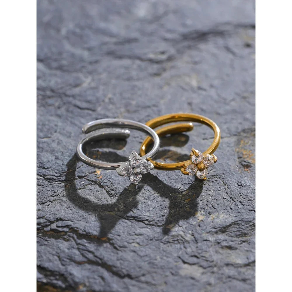 Desiree - Verstellbarer Edelstahl Blumenring mit funkelndem Zirkonia