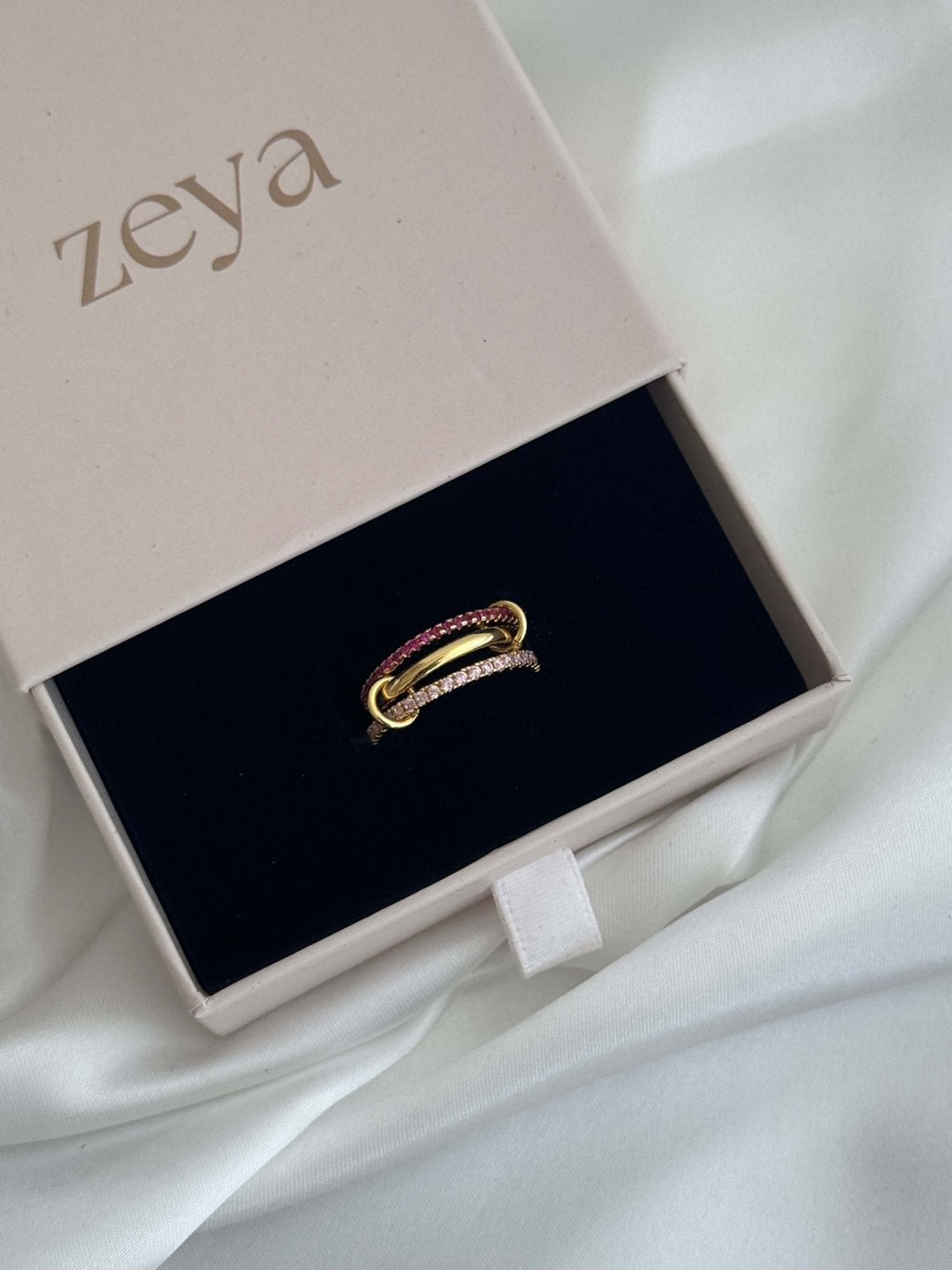 Rosafarbener Strass gestapelter Ring