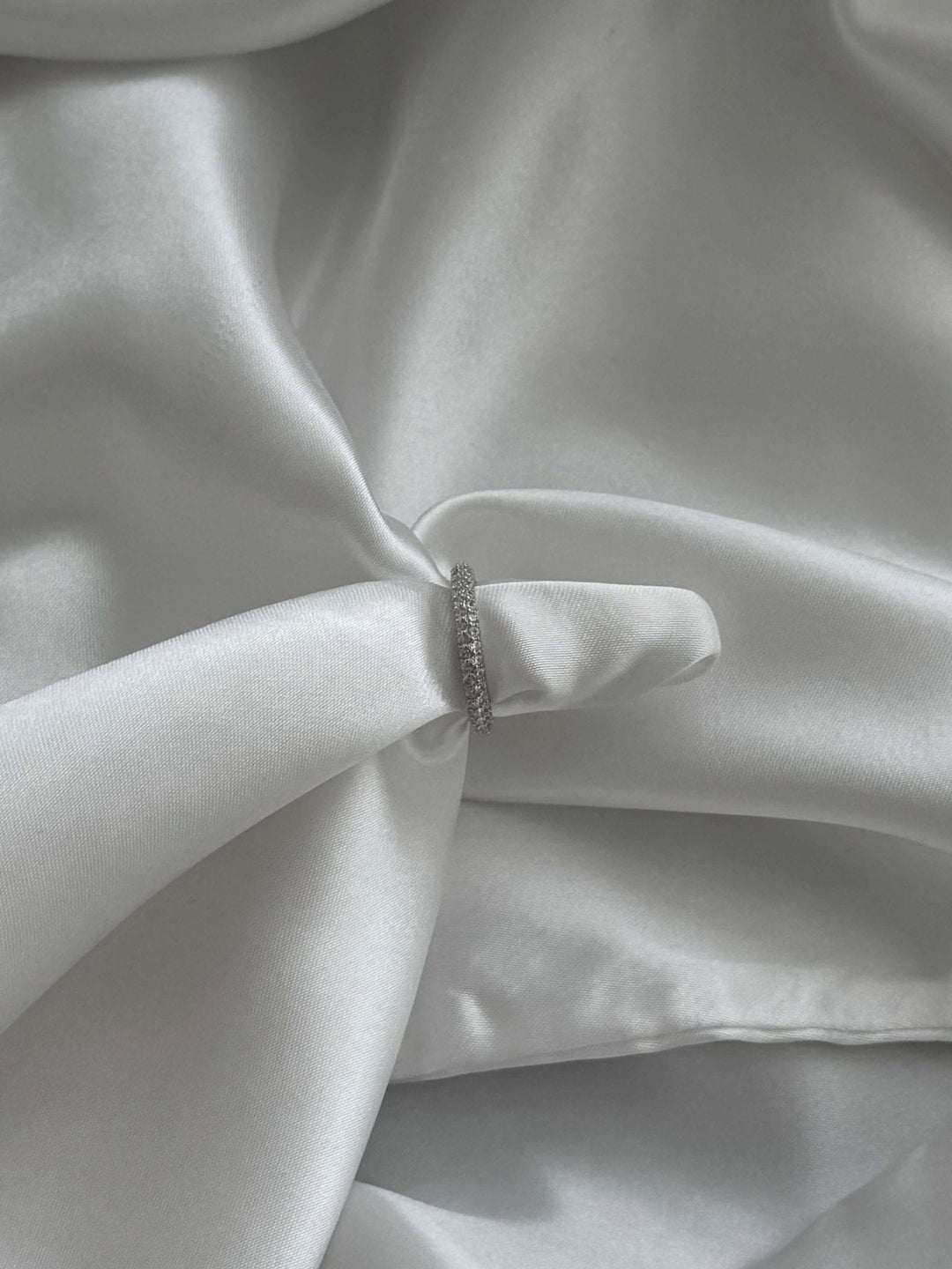 Soraya Krone-Kante Rhinestone Band Ring