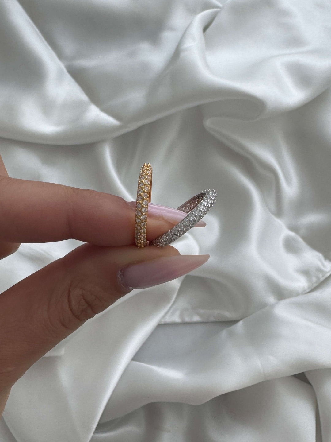 Soraya Krone-Kante Rhinestone Band Ring