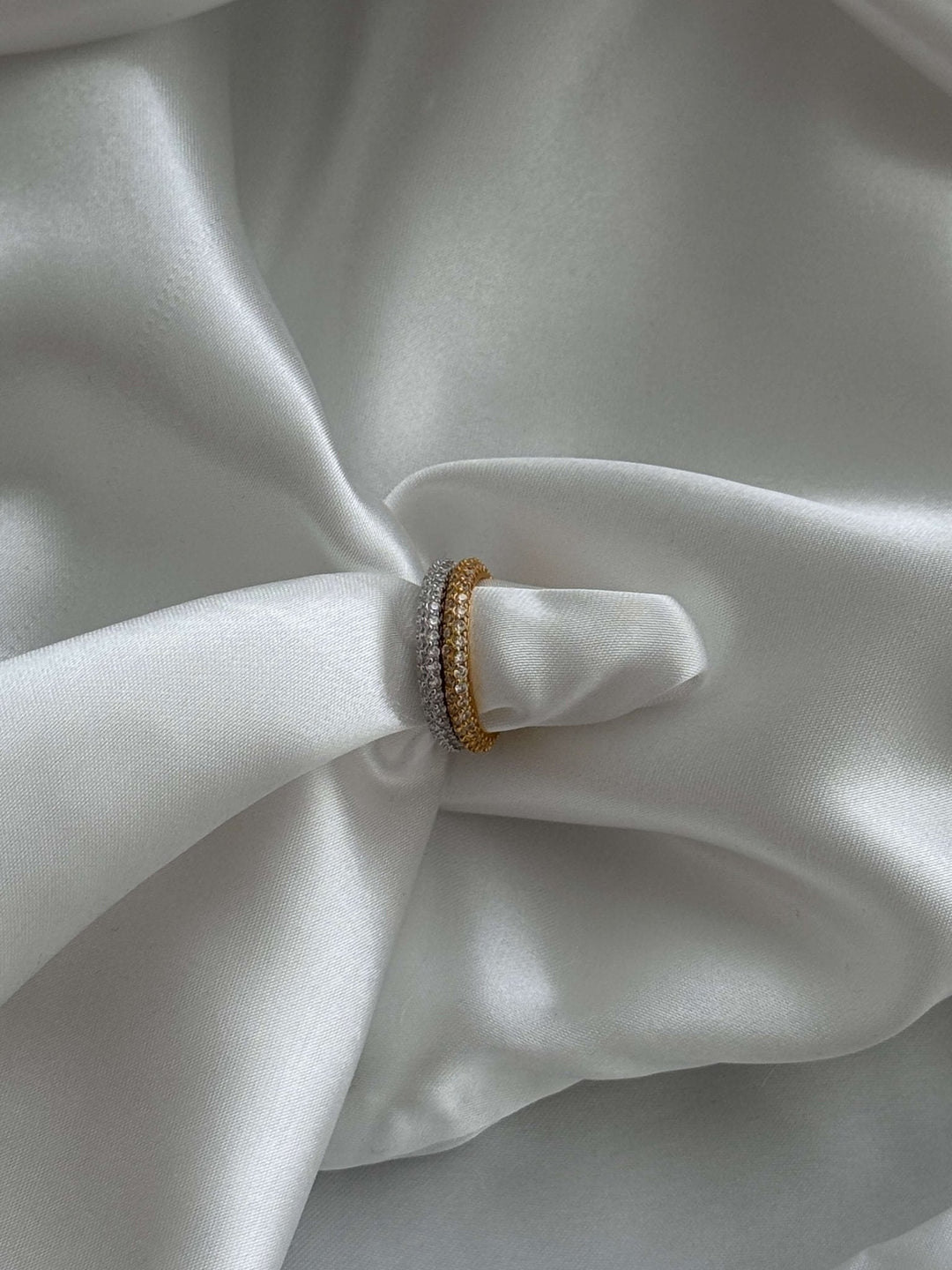 Soraya Krone-Kante Rhinestone Band Ring