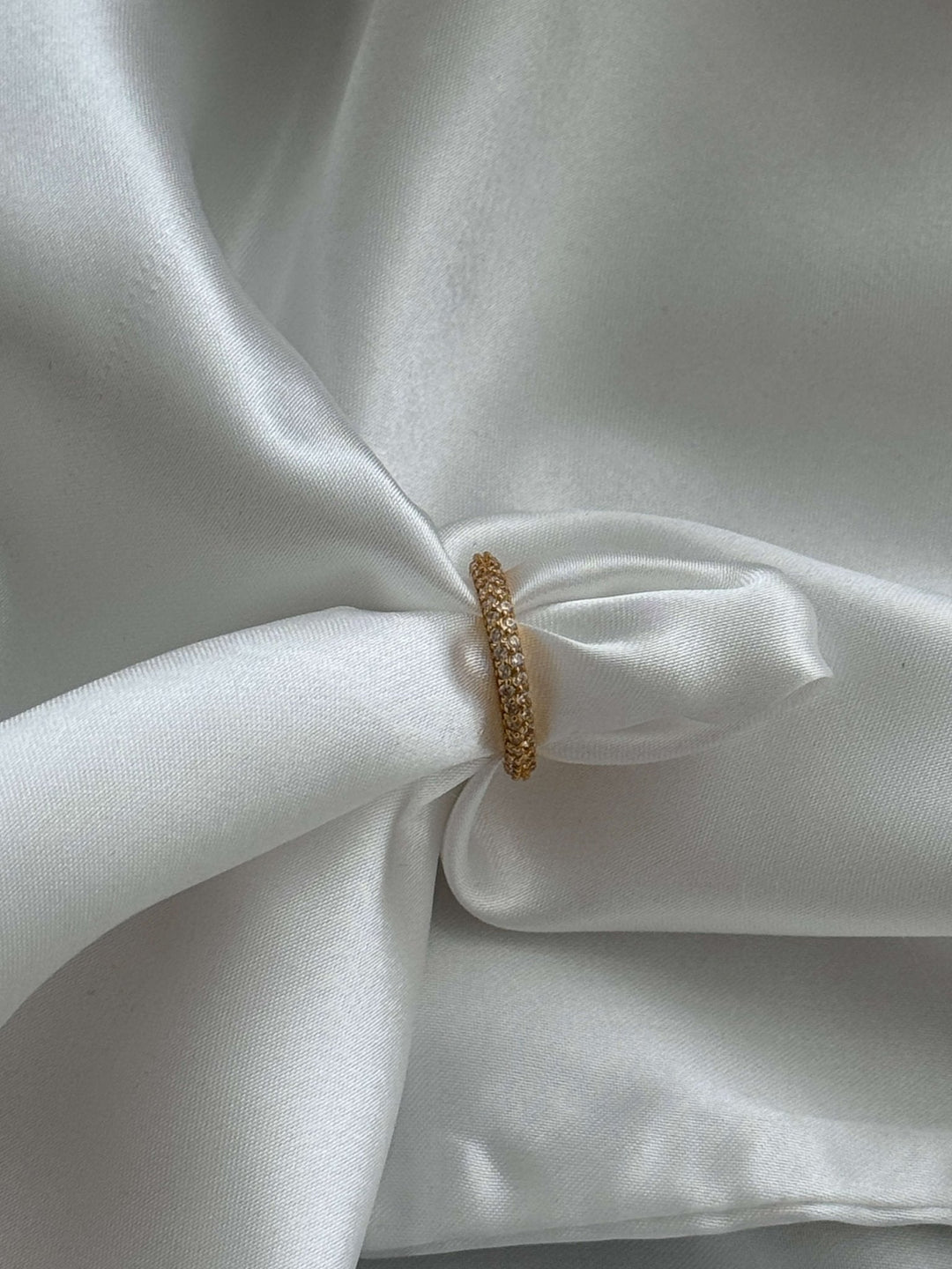 Soraya Krone-Kante Rhinestone Band Ring